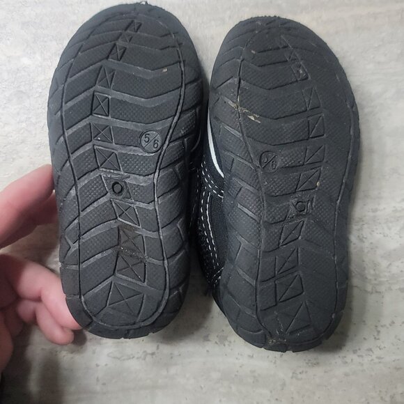 #339 Black Kids Water Shoes 5 / 6 - Picture 2 of 4